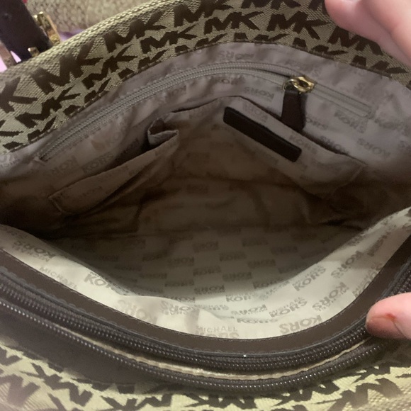 Michael kors purse - Picture 4 of 5